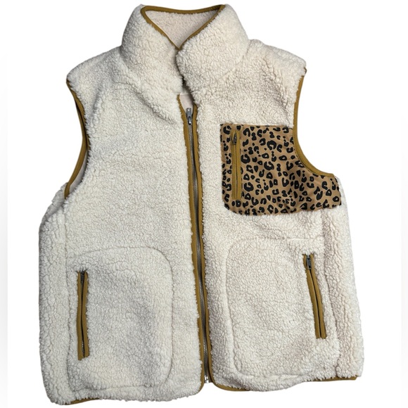 Altar'd State Jackets & Blazers - ALTAR’D STATE Women’s Size Small Cream Colored Sherpa Pocketed Vest